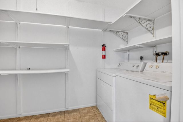 2886 E Fernley Dr Drive E 9, West Palm Beach, FL 33415