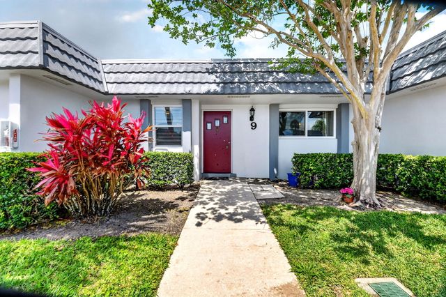 2886 E Fernley Dr Drive E 9, West Palm Beach, FL 33415