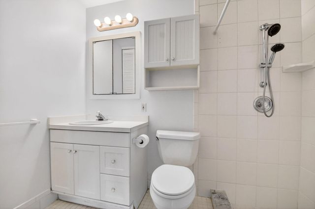 2886 E Fernley Dr Drive E 9, West Palm Beach, FL 33415