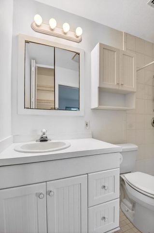 2886 E Fernley Dr Drive E 9, West Palm Beach, FL 33415