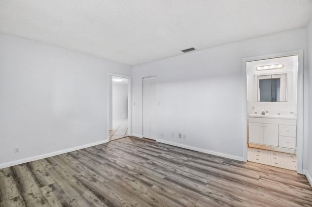 2886 E Fernley Dr Drive E 9, West Palm Beach, FL 33415