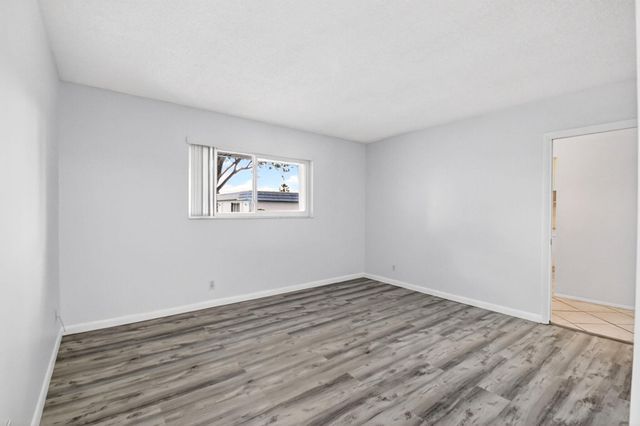 2886 E Fernley Dr Drive E 9, West Palm Beach, FL 33415