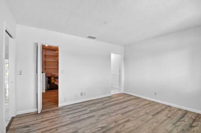 2886 E Fernley Dr Drive E 9, West Palm Beach, FL 33415