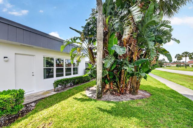 2886 E Fernley Dr Drive E 9, West Palm Beach, FL 33415