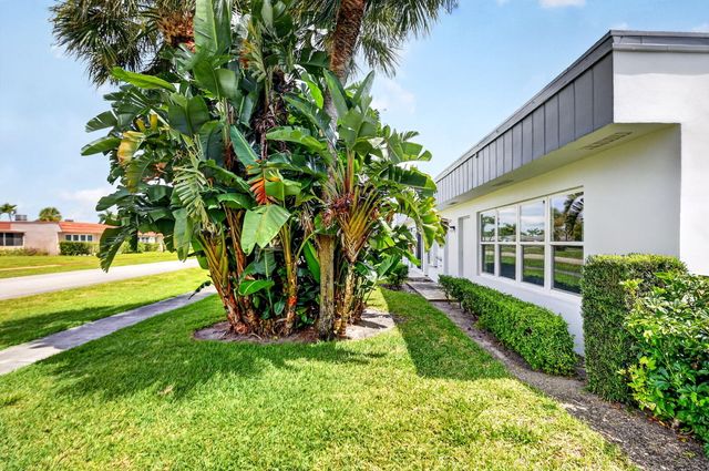 2886 E Fernley Dr Drive E 9, West Palm Beach, FL 33415