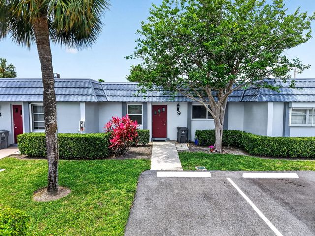 2886 E Fernley Dr Drive E 9, West Palm Beach, FL 33415