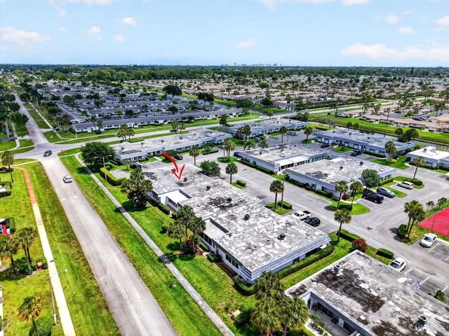 2886 E Fernley Dr Drive E 9, West Palm Beach, FL 33415