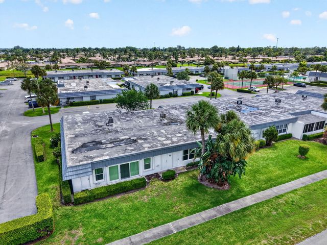2886 E Fernley Dr Drive E 9, West Palm Beach, FL 33415