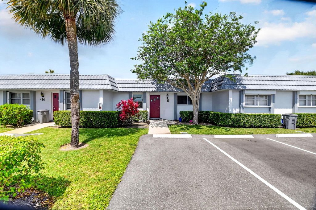 2886 E Fernley Dr Drive E 9, West Palm Beach, FL 33415
