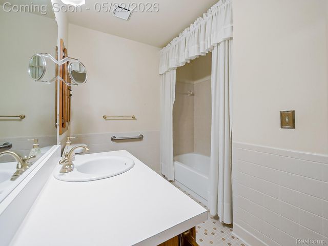 38663 Cypress Meadow Drive, Clinton Charter Township, MI 48036