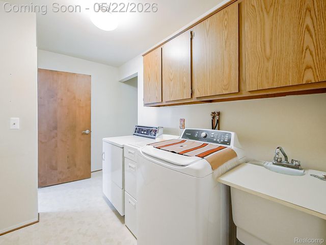 38663 Cypress Meadow Drive, Clinton Charter Township, MI 48036