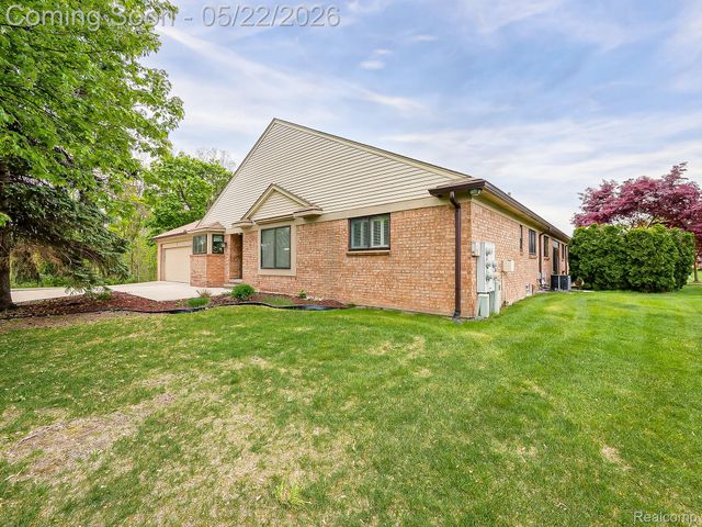 38663 Cypress Meadow Drive, Clinton Charter Township, MI 48036