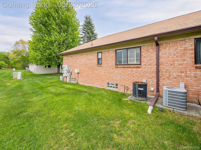 38663 Cypress Meadow Drive, Clinton Charter Township, MI 48036