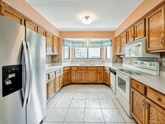 38663 Cypress Meadow Drive, Clinton Charter Township, MI 48036