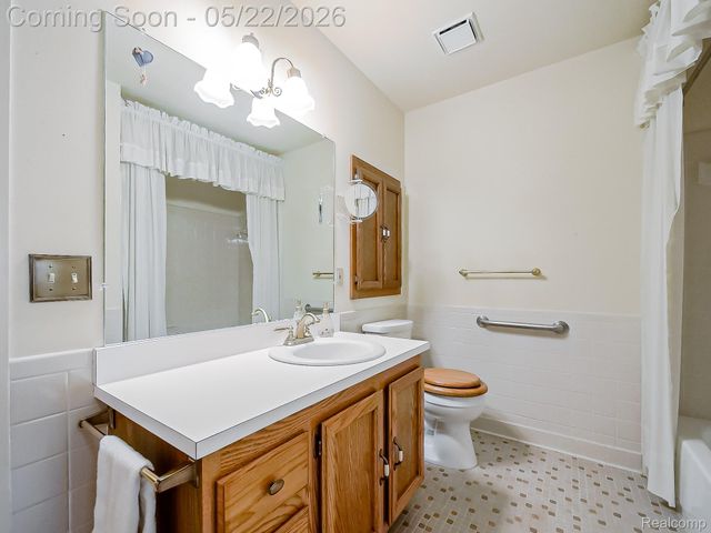 38663 Cypress Meadow Drive, Clinton Charter Township, MI 48036