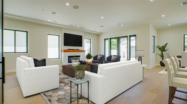 6250 Lindley Avenue, Encino, CA 91316