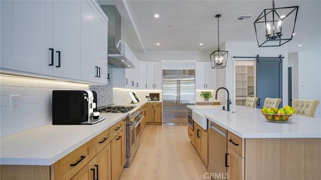 6250 Lindley Avenue, Encino, CA 91316