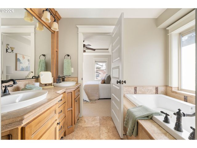 5421 Ne 18TH Ave, Portland, OR 97211