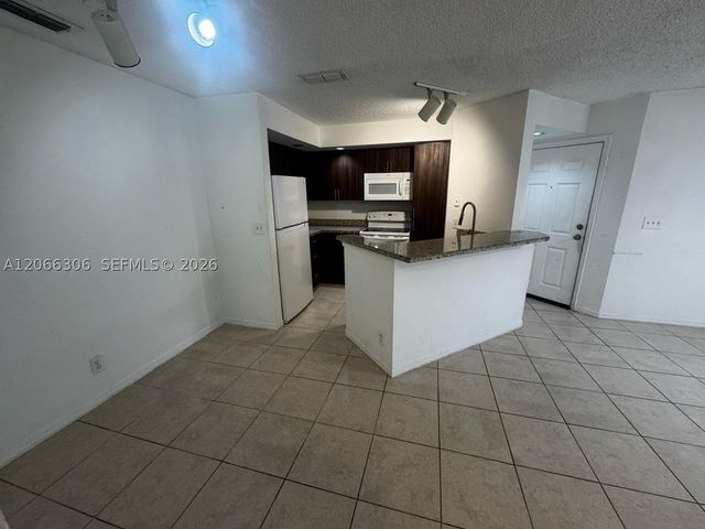 3370 N Pinewalk Dr N 1213, Margate, FL 33063
