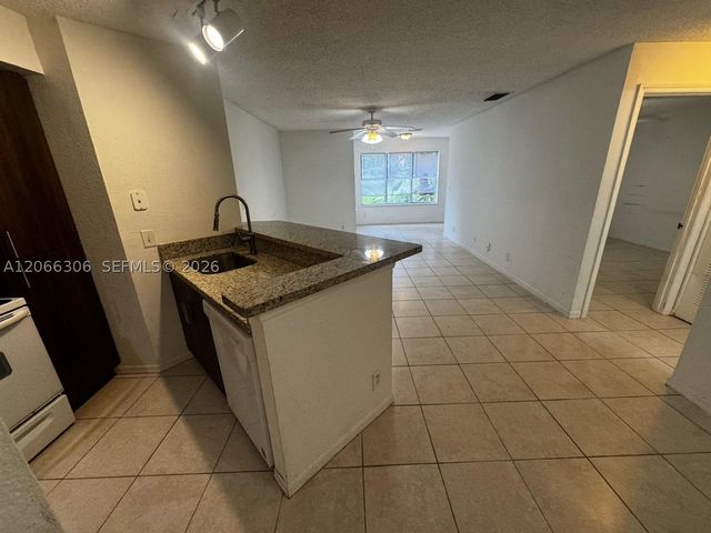 3370 N Pinewalk Dr N 1213, Margate, FL 33063