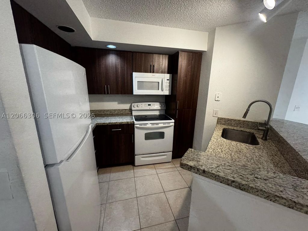 3370 N Pinewalk Dr N 1213, Margate, FL 33063