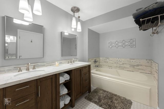 8909 Silverdale Drive 5C, Orland Park, IL 60462