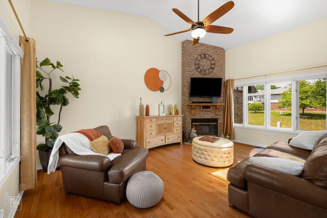 8909 Silverdale Drive 5C, Orland Park, IL 60462