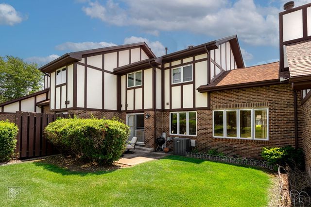 8909 Silverdale Drive 5C, Orland Park, IL 60462