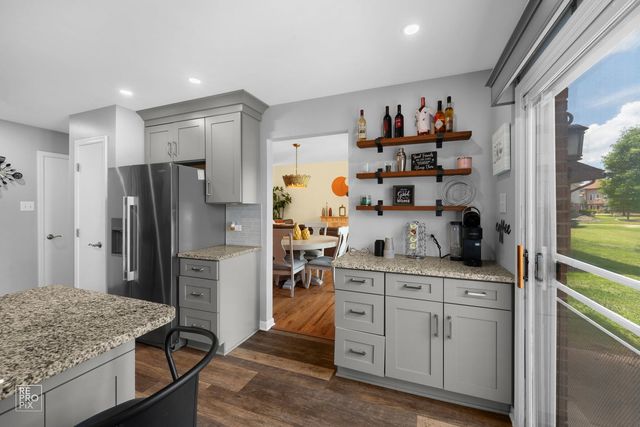 8909 Silverdale Drive 5C, Orland Park, IL 60462