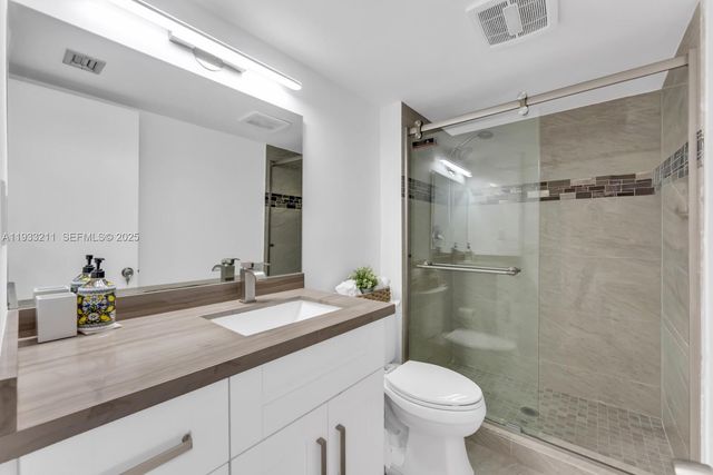 3701 N Country Club Dr 1408, Aventura, FL 33180