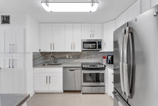 3701 N Country Club Dr 1408, Aventura, FL 33180