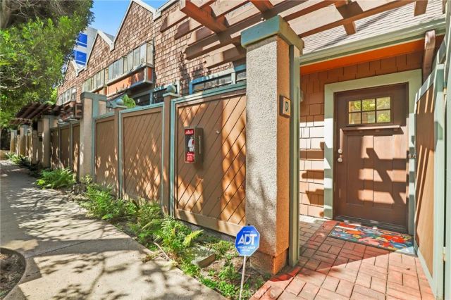 209 S Oakland Avenue D, Pasadena, CA 91101