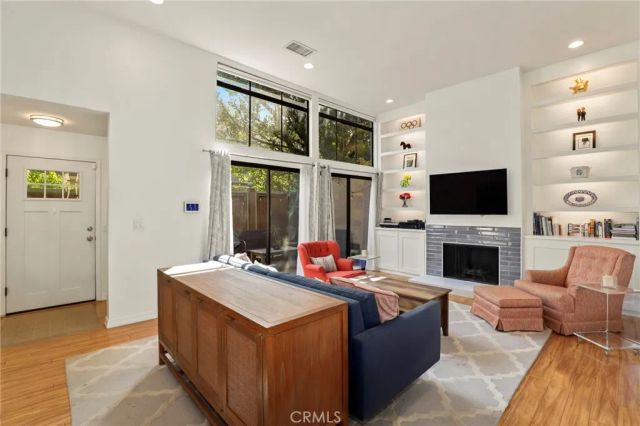 209 S Oakland Avenue D, Pasadena, CA 91101