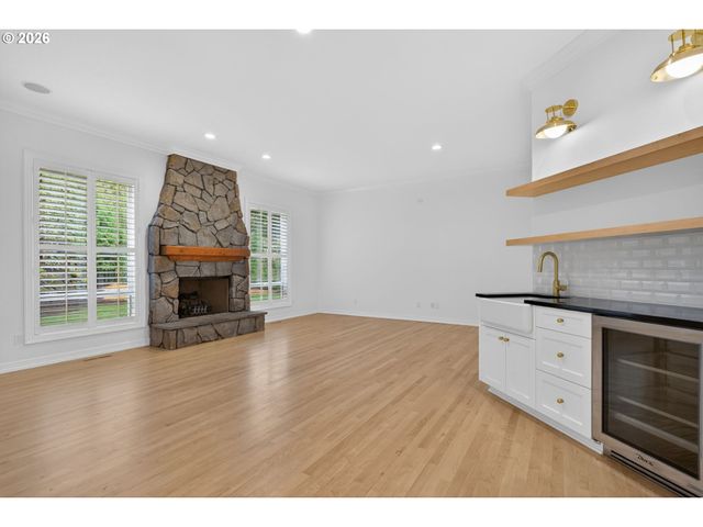 9149 Nw MCKENNA Dr, Portland, OR 97229