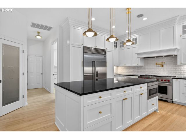 9149 Nw MCKENNA Dr, Portland, OR 97229