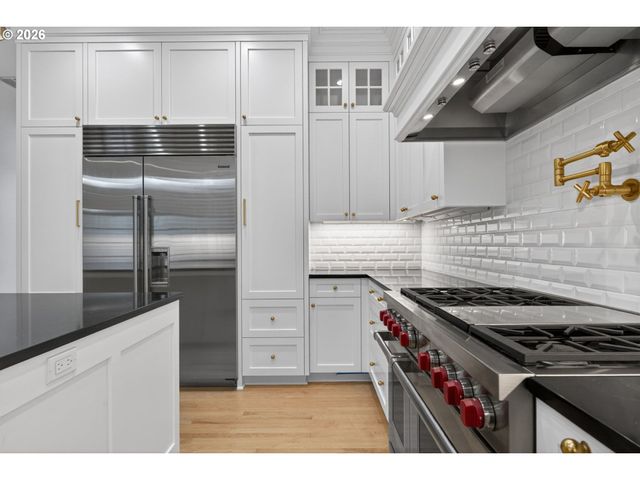 9149 Nw MCKENNA Dr, Portland, OR 97229