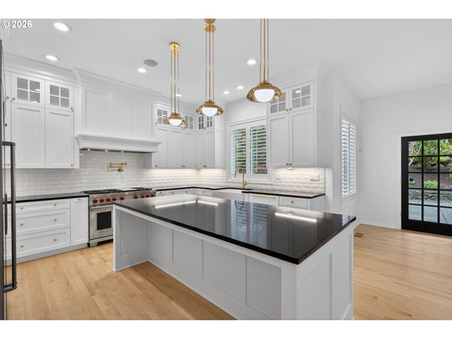 9149 Nw MCKENNA Dr, Portland, OR 97229