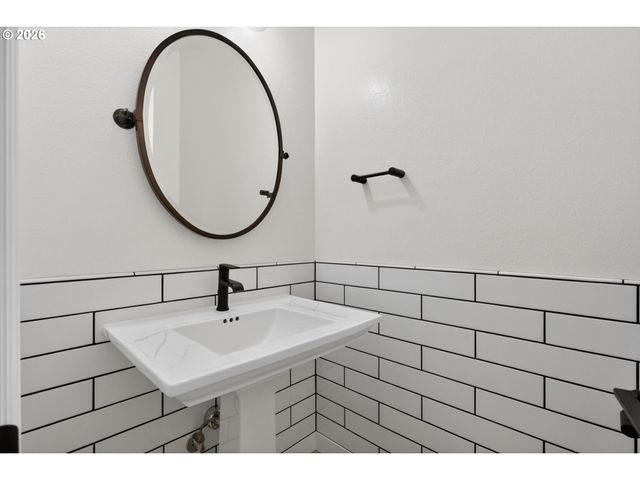 9149 Nw MCKENNA Dr, Portland, OR 97229