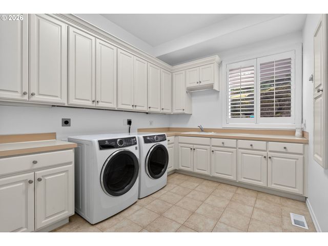 9149 Nw MCKENNA Dr, Portland, OR 97229