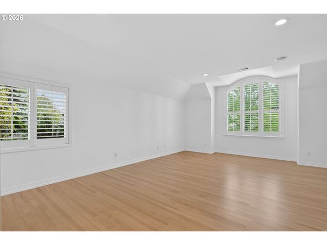 9149 Nw MCKENNA Dr, Portland, OR 97229