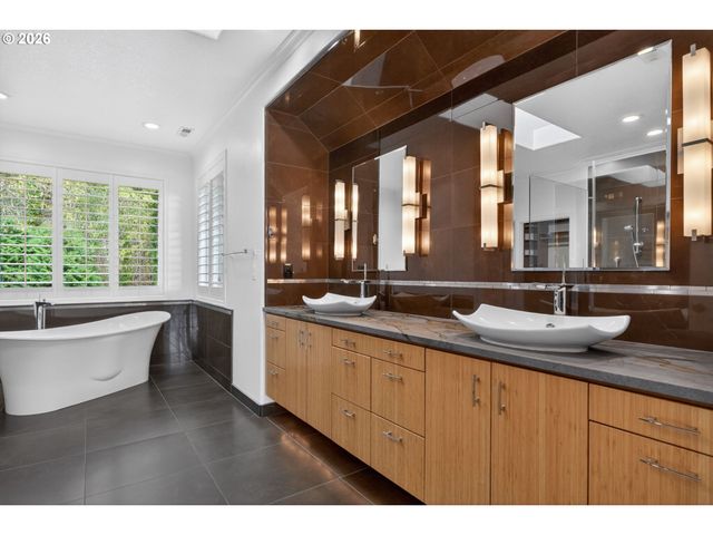 9149 Nw MCKENNA Dr, Portland, OR 97229