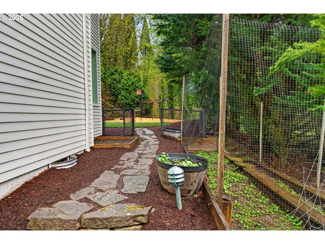 9149 Nw MCKENNA Dr, Portland, OR 97229