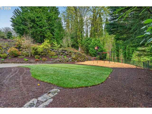 9149 Nw MCKENNA Dr, Portland, OR 97229