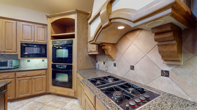 2011 MY ANNS HL, San Antonio, TX 78258