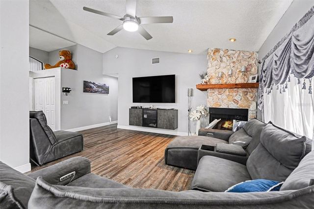 1710 TALLOWTREE CIRCLE, Valrico, FL 33594