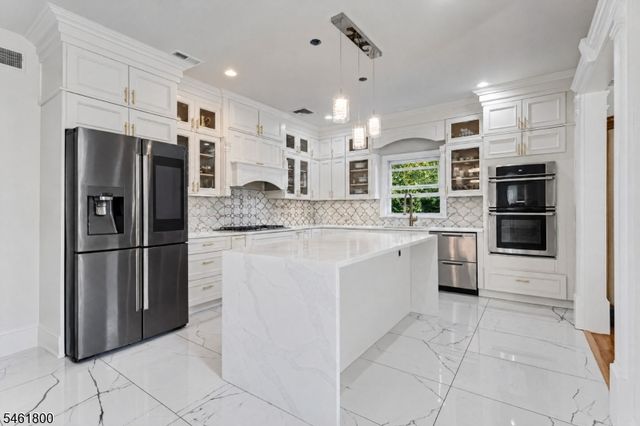 4 Conklin Dr, Clifton City, NJ 07013