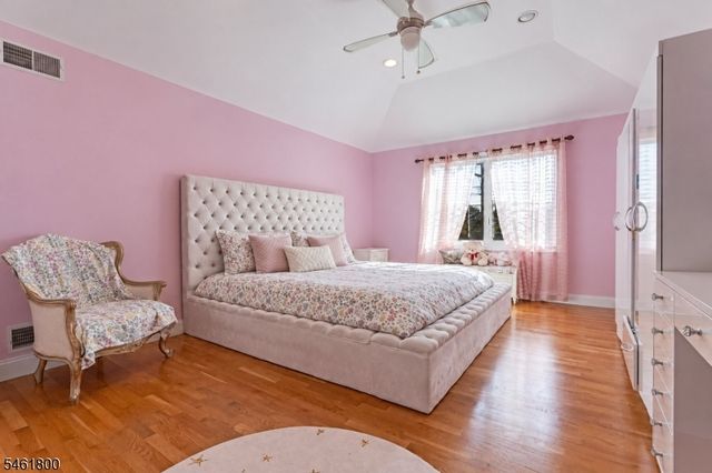 4 Conklin Dr, Clifton City, NJ 07013