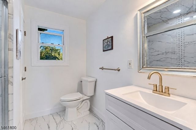 4 Conklin Dr, Clifton City, NJ 07013