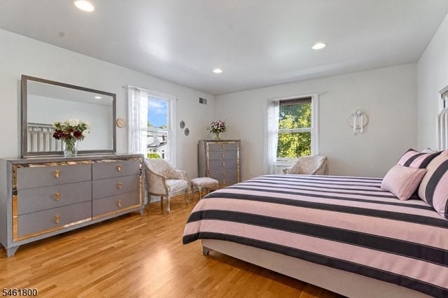 4 Conklin Dr, Clifton City, NJ 07013
