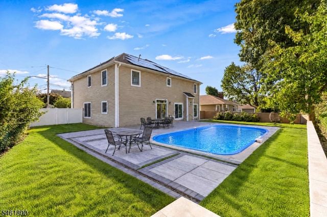 4 Conklin Dr, Clifton City, NJ 07013